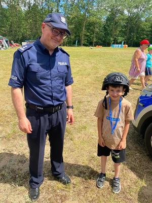 Policjanci w trakcie festynu