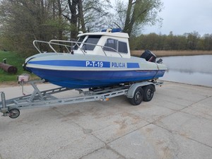 Policyjna łódź motorowa Harpun 550