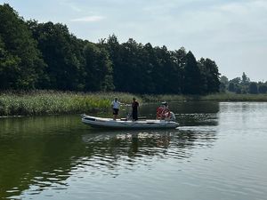 Wspólna służba policjantów i strażaków na wodzie