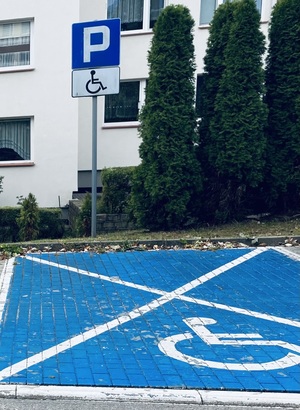 Miejsce parkingowe dla osób niepełnosprawnych
