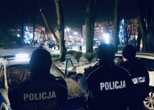 Policjanci podczas zabezpieczenia wydarzenia &quot; Olecko Świętuje Nowy Rok!&quot;