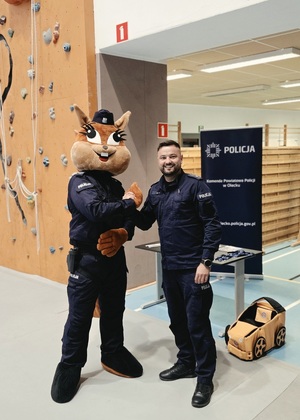 Policjanci podczas spotkania profilaktycznego