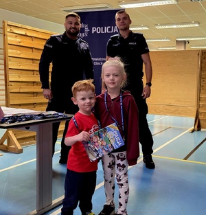 Policjanci podczas spotkania profilaktycznego