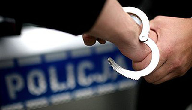 Oleccy policjanci zatrzymali trzech poszukiwanych mężczyzn