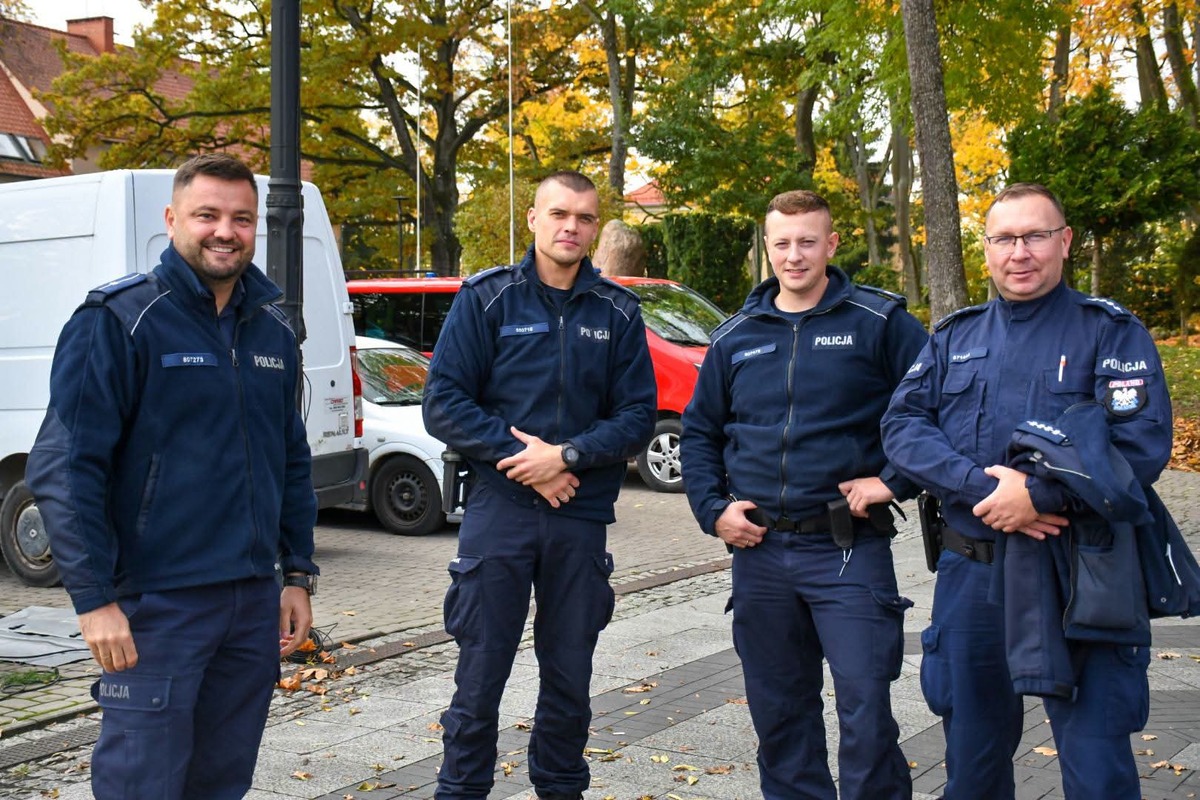 Policjanci z Olecka wzięli udział w biciu rekordu w resuscytacji